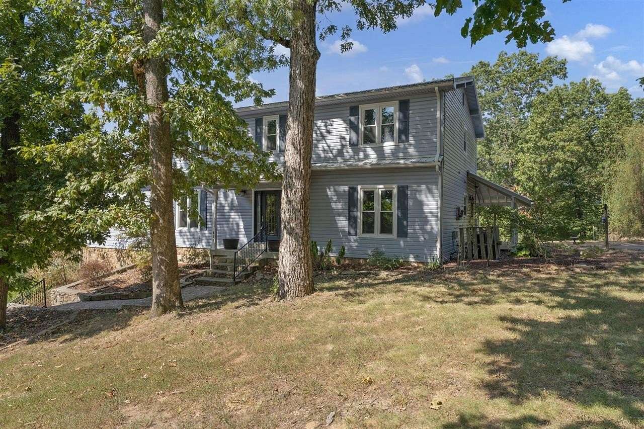 5 Acres of Residential Land with Home for Sale in Bowling Green, Kentucky