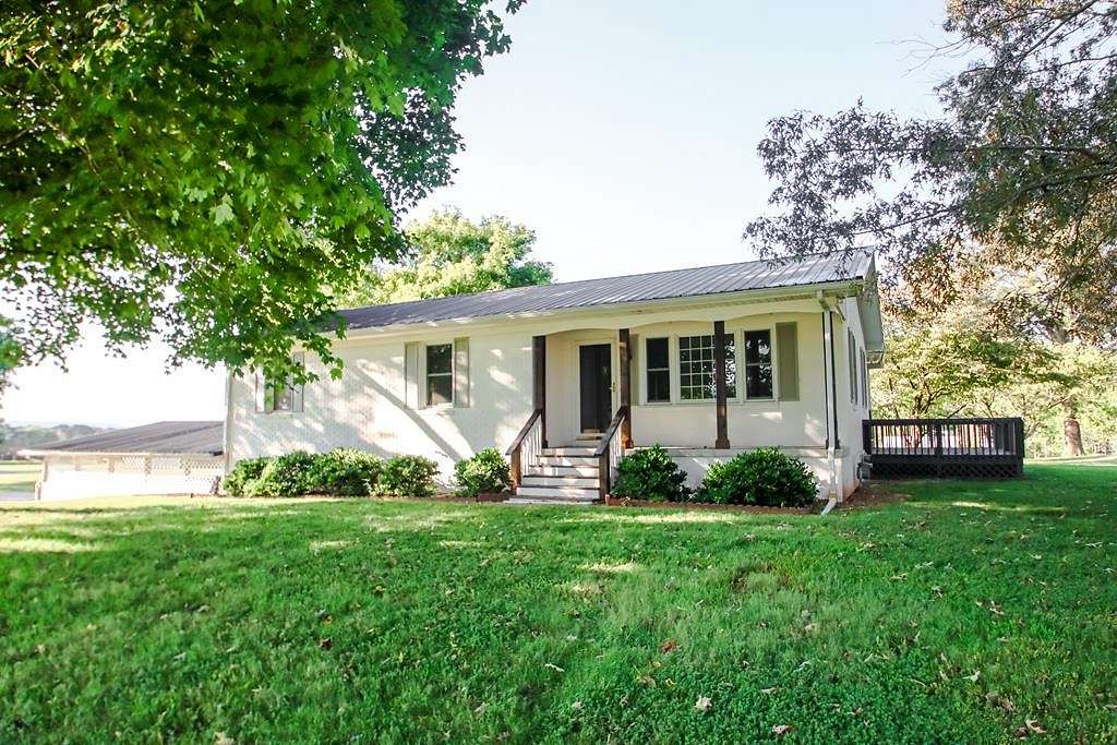 1.8 Acres of Residential Land with Home for Sale in Sparta, Tennessee