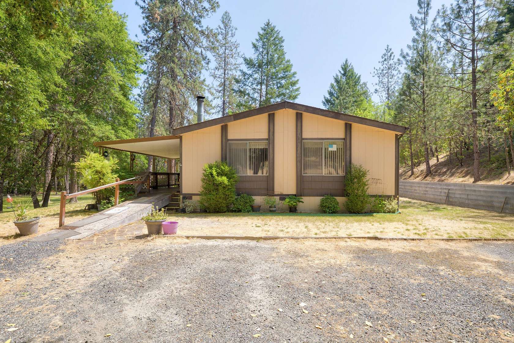 2 Acres of Residential Land with Home for Sale in Grants Pass, Oregon