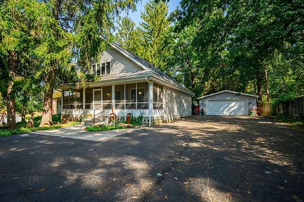 2.5 Acres of Residential Land with Home for Sale in Belvidere, Illinois