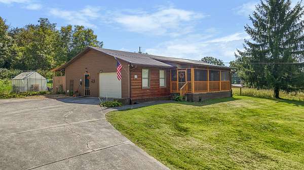 1 Acre of Residential Land with Home for Sale in Whitesburg, Tennessee