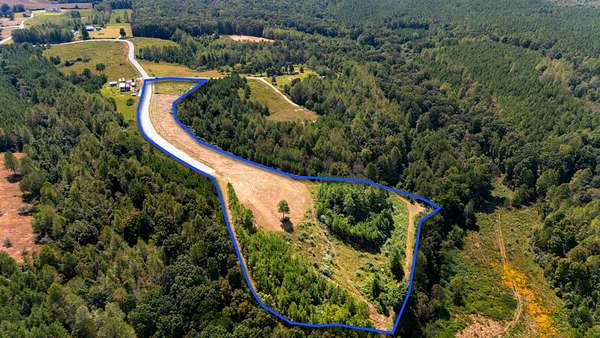 8.83 Acres of Residential Land for Sale in Lawrenceburg, Tennessee