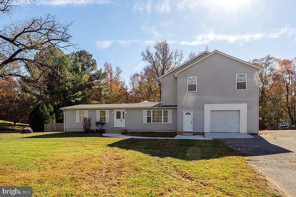 2.25 Acres of Improved Mixed-Use Land for Lease in Owings, Maryland