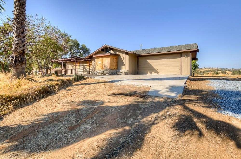 17.6 Acres of Land with Home for Sale in Raymond, California