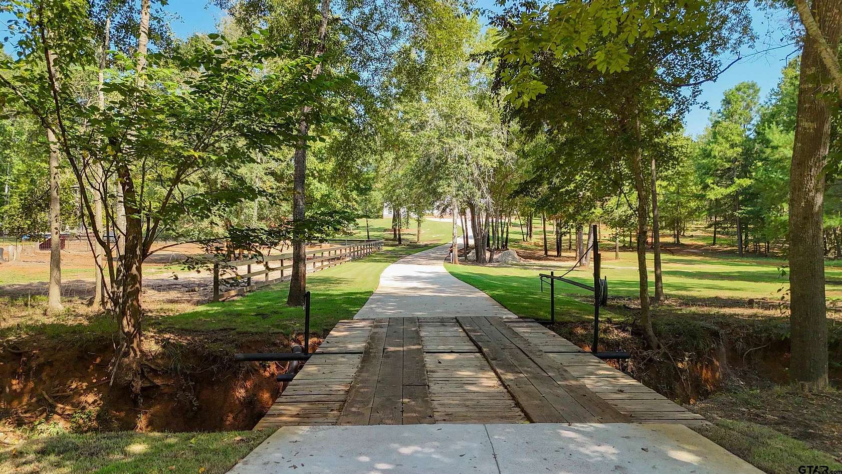 5 Acres of Residential Land with Home for Sale in Whitehouse, Texas