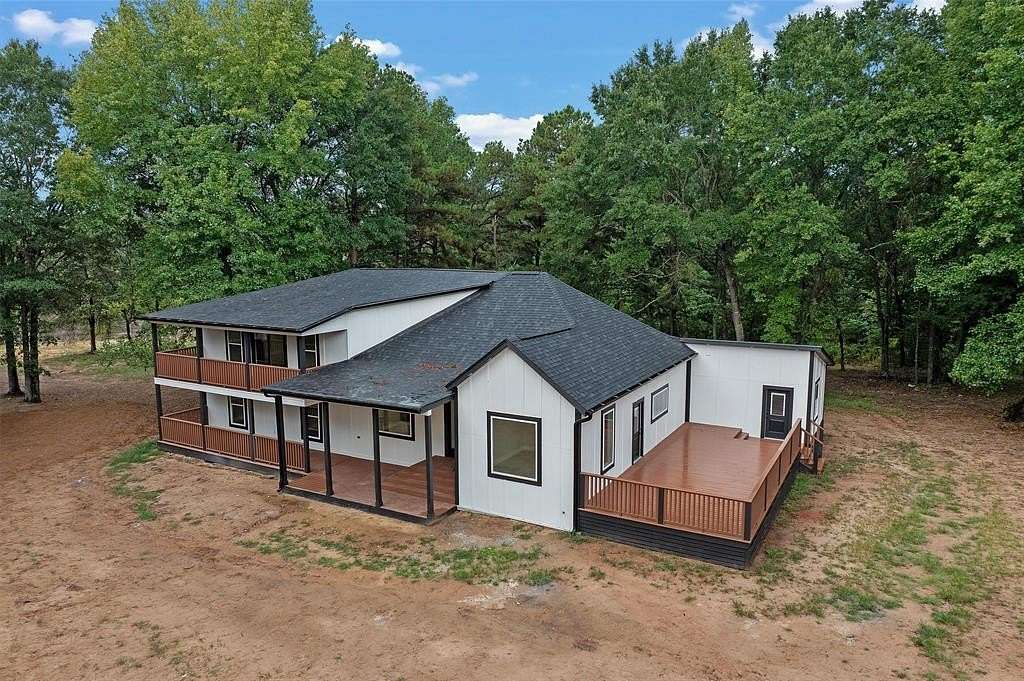 9.5 Acres of Residential Land with Home for Sale in Daingerfield, Texas