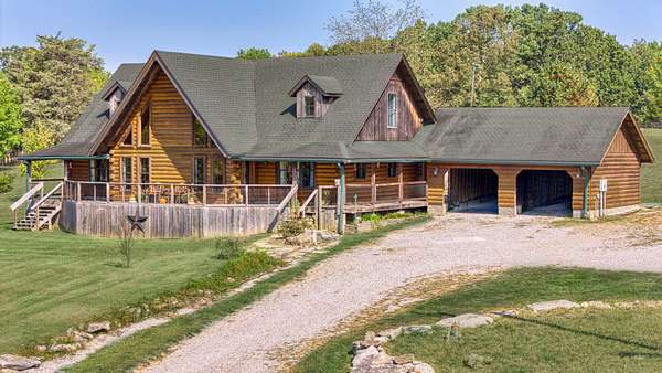 8.47 Acres of Residential Land with Home for Sale in Russellville, Kentucky