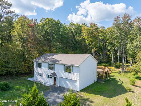 2.29 Acres of Residential Land with Home for Sale in Hawley, Pennsylvania