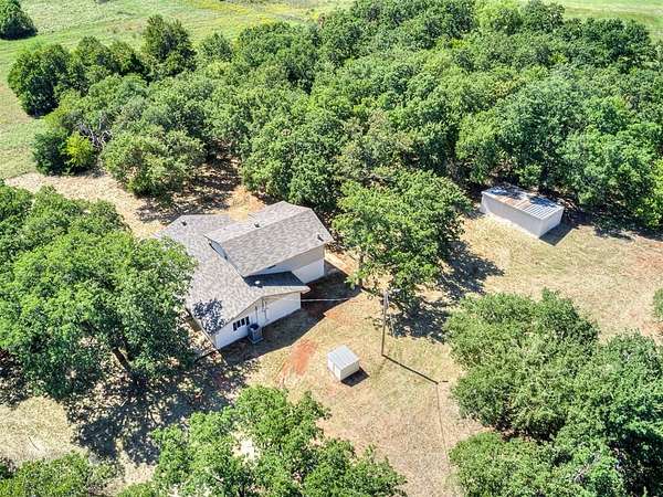 5 Acres of Residential Land with Home for Sale in Blanchard, Oklahoma