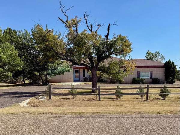 4 Acres of Residential Land with Home for Sale in Amarillo, Texas