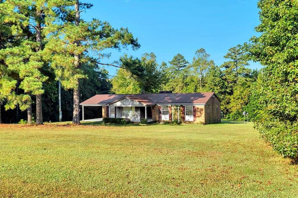 4.59 Acres of Residential Land with Home for Sale in Crewe, Virginia