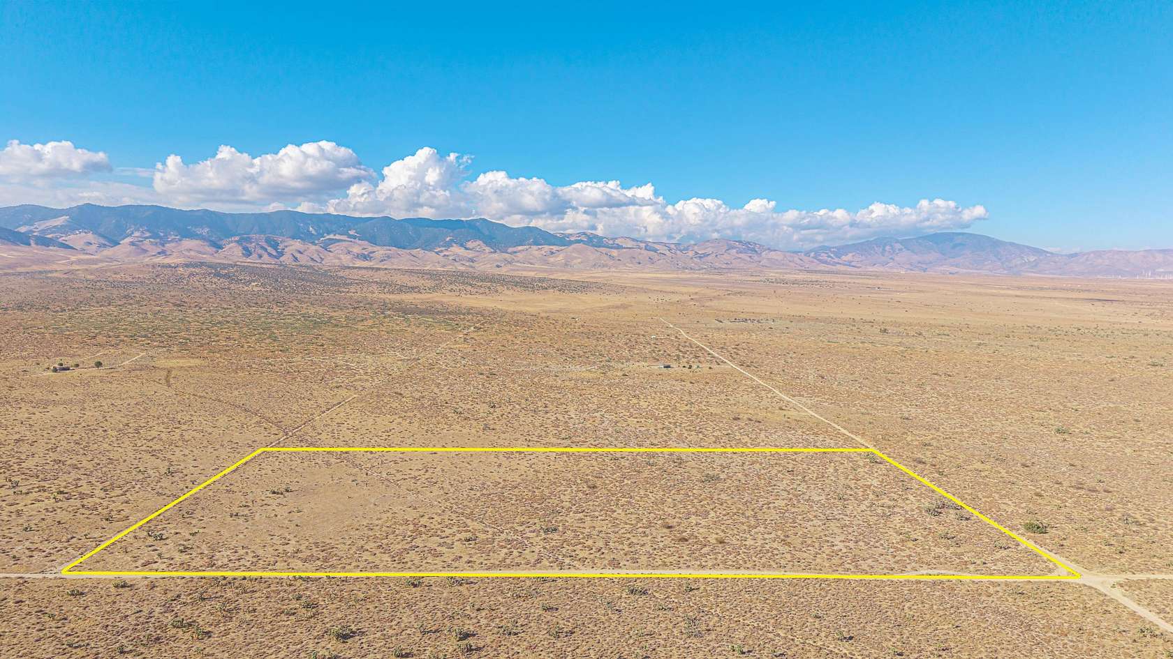 20 Acres of Land for Sale in Rosamond, California