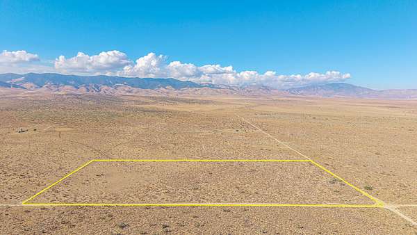 20 Acres of Land for Sale in Rosamond, California