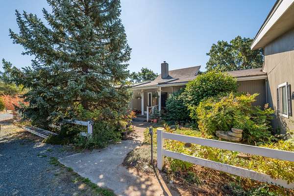 1.55 Acres of Residential Land with Home for Sale in Grants Pass, Oregon