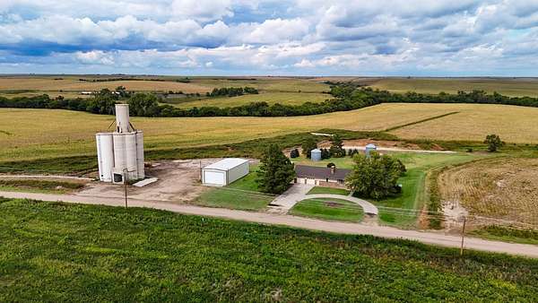 6.48 Acres of Residential Land with Home for Sale in Beaver City, Nebraska