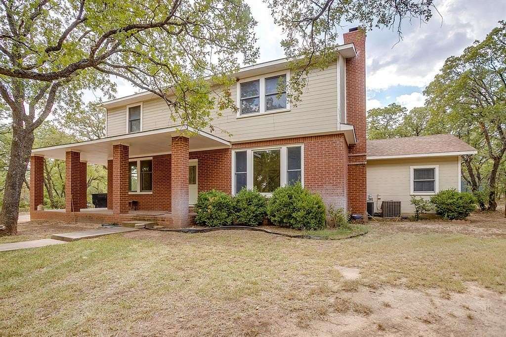 3.66 Acres of Residential Land with Home for Sale in Bridgeport, Texas