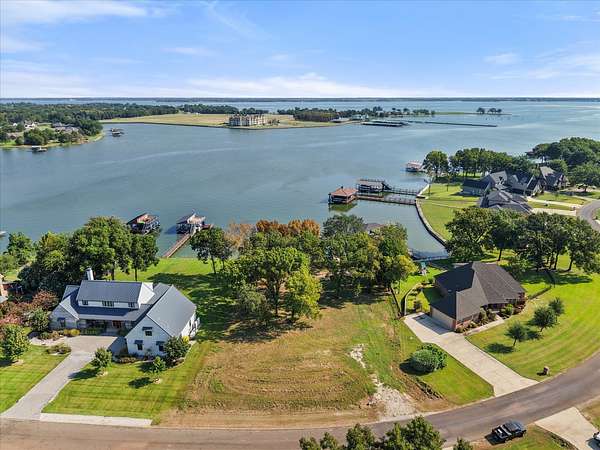 0.64 Acres of Residential Land for Sale in Corsicana, Texas