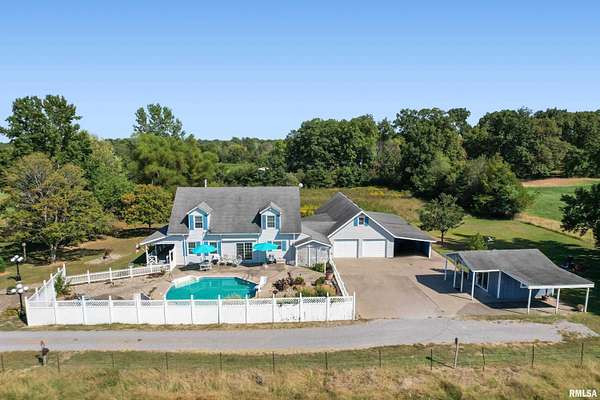 2 Acres of Residential Land with Home for Sale in Marion, Illinois