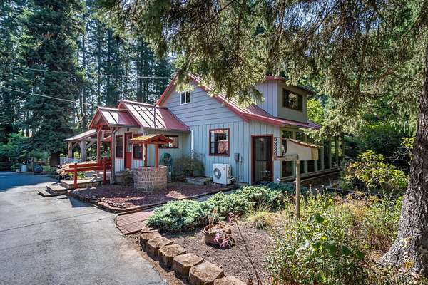 14.9 Acres of Land with Home for Sale in Drain, Oregon