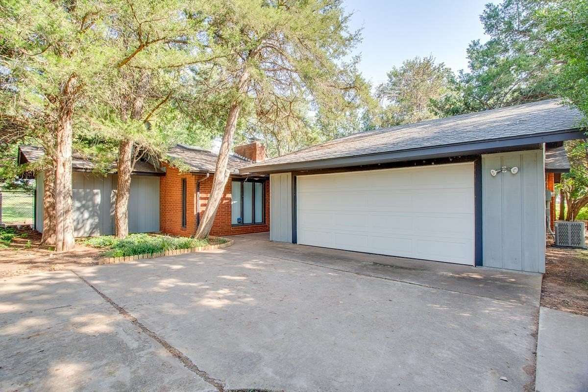 2 Acres of Residential Land with Home for Sale in Enid, Oklahoma