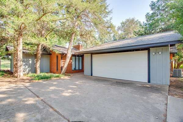 2 Acres of Residential Land with Home for Sale in Enid, Oklahoma