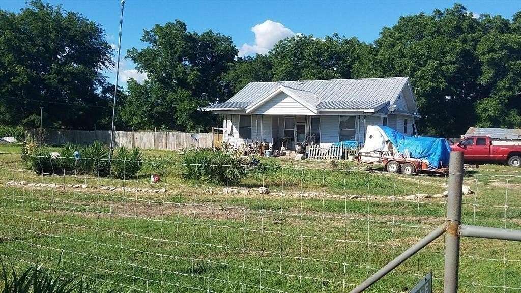 3.12 Acres of Residential Land with Home for Sale in Waco, Texas