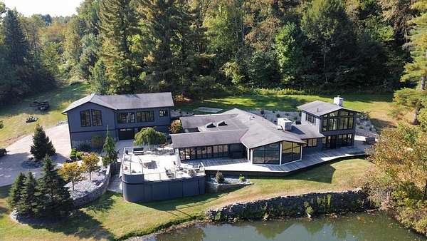 30 Acres of Land with Home for Sale in Mansfield, Ohio