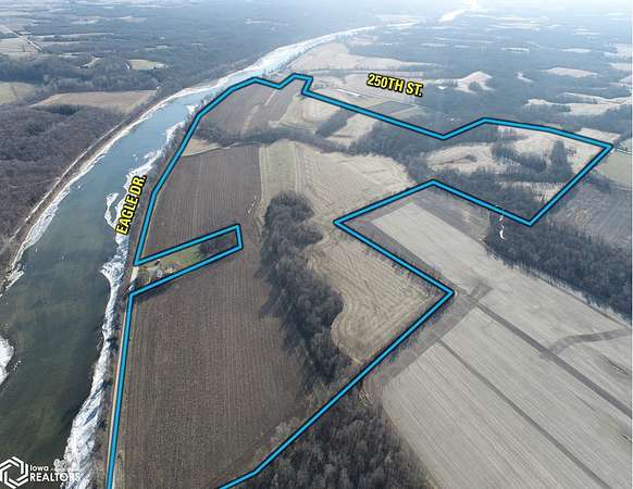250 Acres of Land for Sale in Bonaparte, Iowa
