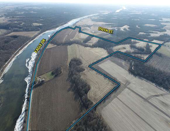 250 Acres of Recreational Land & Farm for Sale in Bonaparte, Iowa
