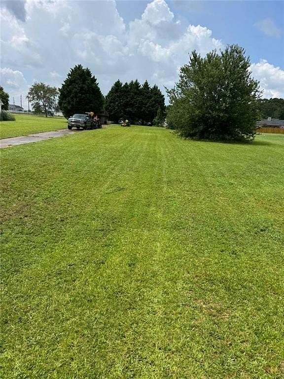 1 Acre of Residential Land for Sale in Williamson, Georgia