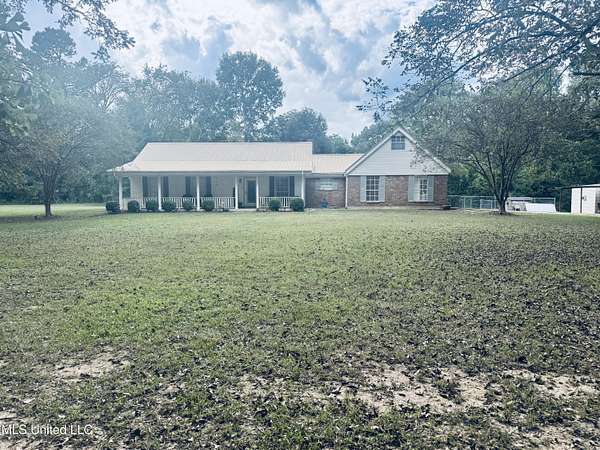 3.1 Acres of Residential Land with Home for Sale in Natchez, Mississippi