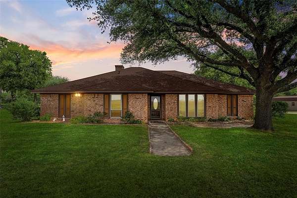 20 Acres of Land with Home for Sale in Aquilla, Texas