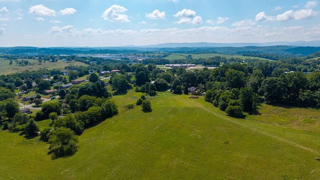 8.46 Acres of Agricultural Land for Auction in Pulaski, Virginia