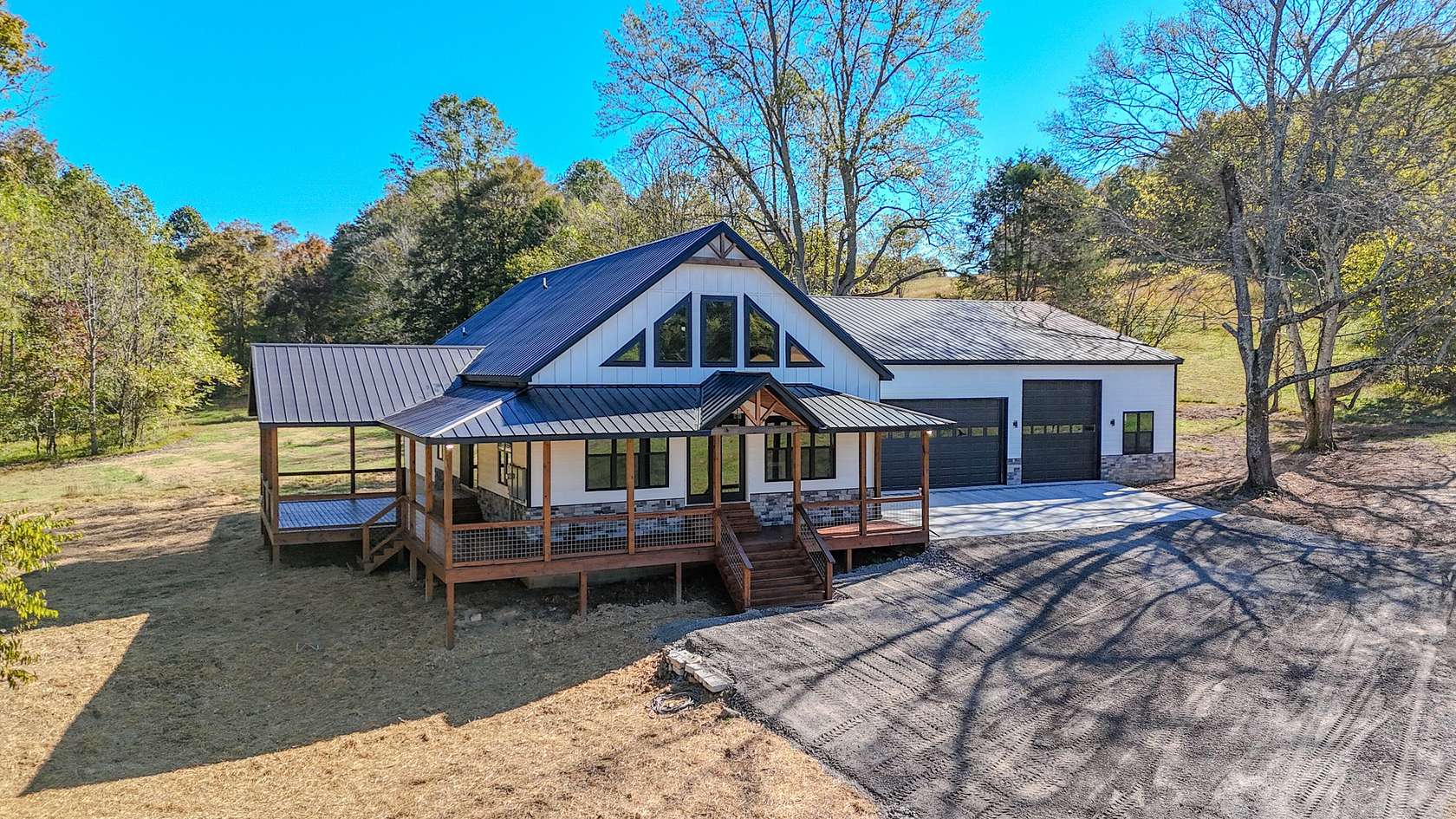 17.1 Acres of Land with Home for Sale in Lafayette, Tennessee