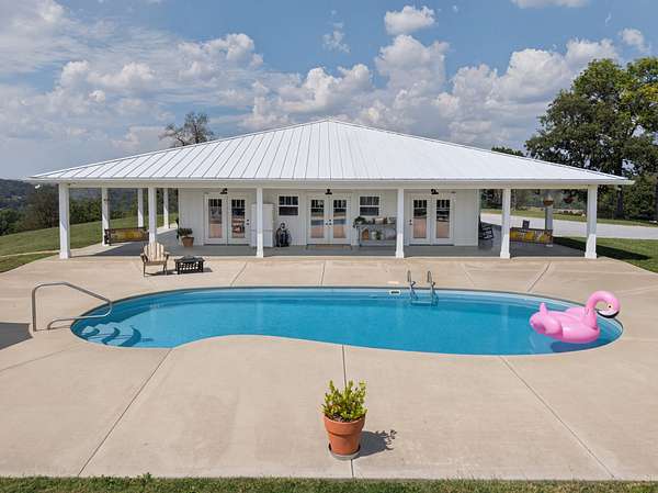 94.1 Acres of Land with Home for Sale in Fayetteville, Tennessee