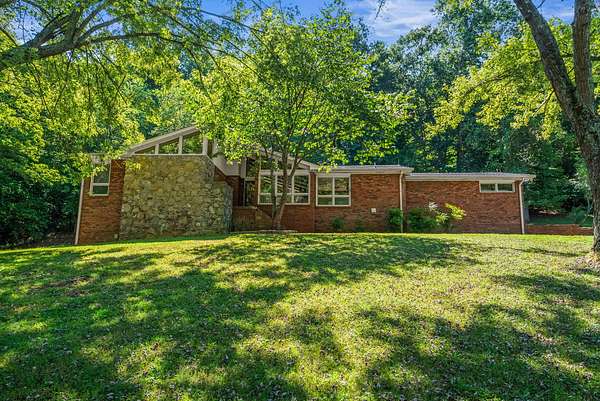 2.3 Acres of Residential Land with Home for Sale in Hendersonville, Tennessee