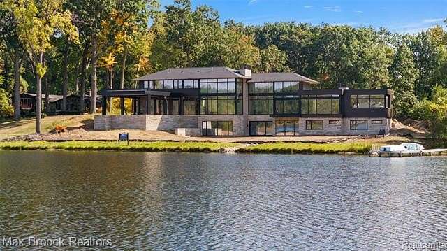 3.18 Acres of Residential Land with Home for Sale in Bloomfield Hills, Michigan