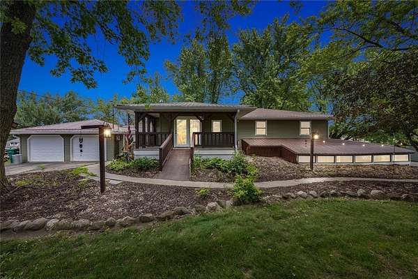 2.62 Acres of Residential Land with Home for Sale in Independence, Iowa