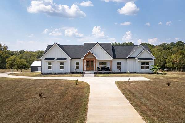 5.29 Acres of Residential Land with Home for Sale in Gallatin, Tennessee