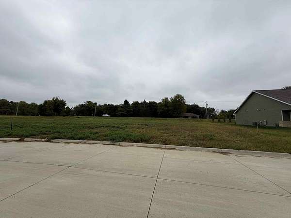 0.37 Acres of Residential Land for Sale in Dubuque, Iowa