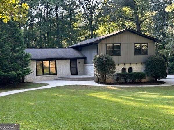 3.9 Acres of Residential Land with Home for Sale in Fayetteville, Georgia