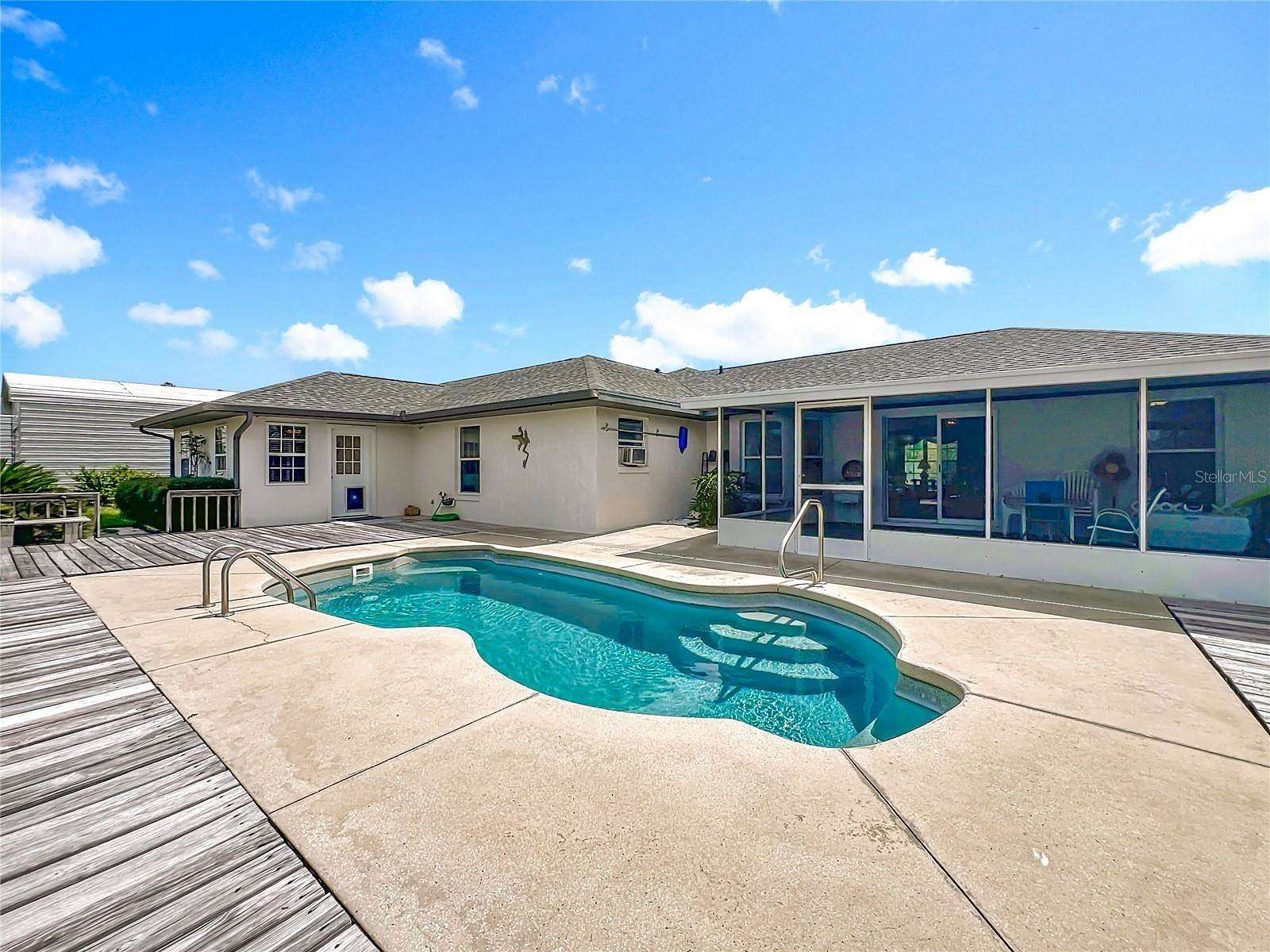 2.48 Acres of Residential Land with Home for Sale in Dunnellon, Florida