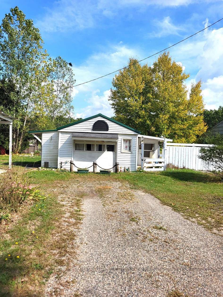 1.79 Acres of Residential Land with Home for Sale in Newaygo, Michigan