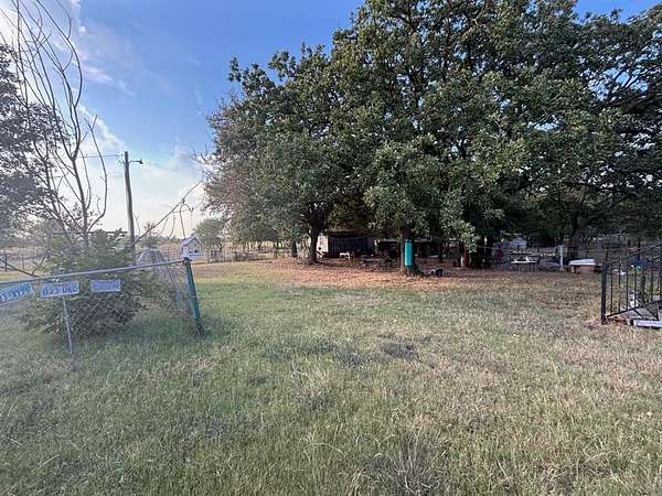 9 Acres of Land with Home for Sale in Bridgeport, Texas