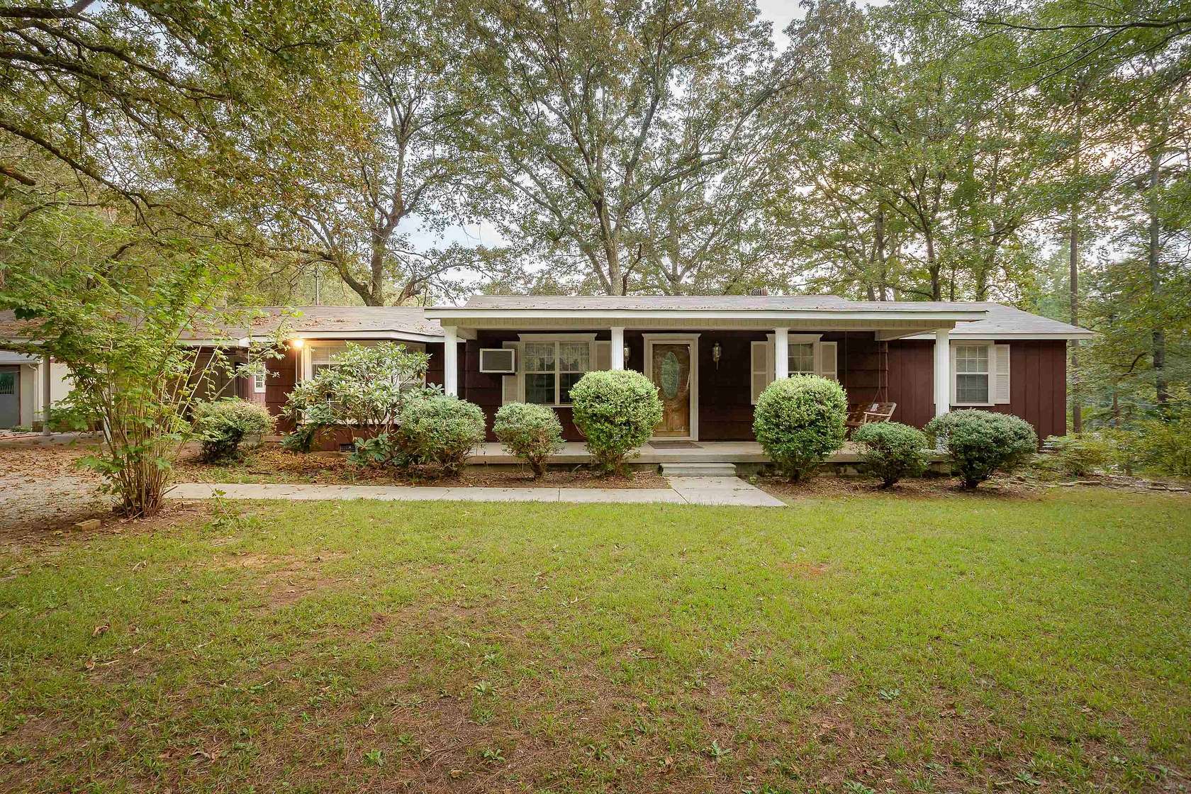 3.13 Acres of Residential Land with Home for Sale in Florence, Alabama