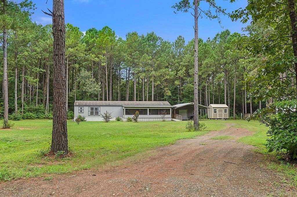 4 Acres of Residential Land with Home for Sale in Jasper, Texas