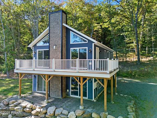 1.63 Acres of Residential Land with Home for Sale in Dingmans Ferry, Pennsylvania