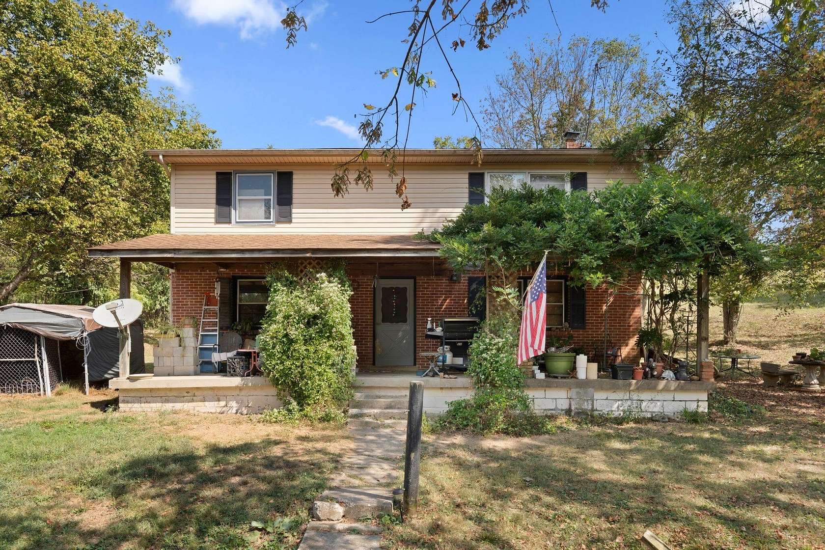 49.7 Acres of Land with Home for Sale in Versailles, Kentucky