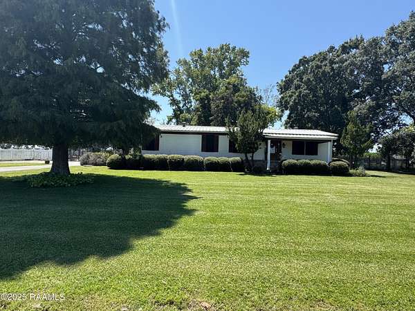 0.75 Acres of Residential Land with Home for Sale in Erath, Louisiana