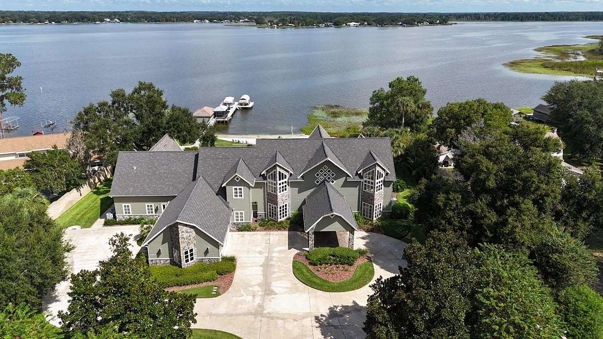 3.52 Acres of Residential Land with Home for Sale in Summerfield, Florida